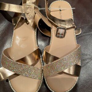 Tucker + Tate Girl's Arya Cross Strap Sandal, Size 4 - Metallic